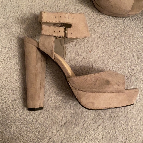 Grey suede heels - Picture 2 of 3